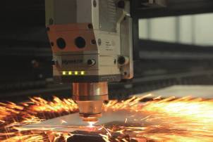 Letekercselő adagoló lézeres vágógép Egyben valósítja meg a feltekercselést és a vágást